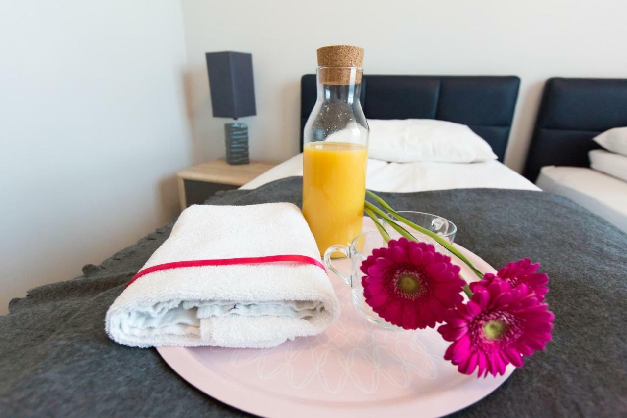 Pcd Aparthotel Ochota Варшава Екстериор снимка