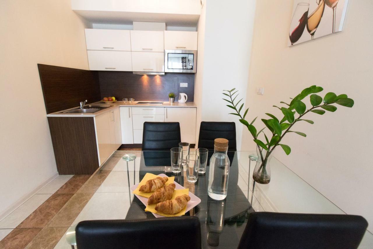 Pcd Aparthotel Ochota Варшава Екстериор снимка