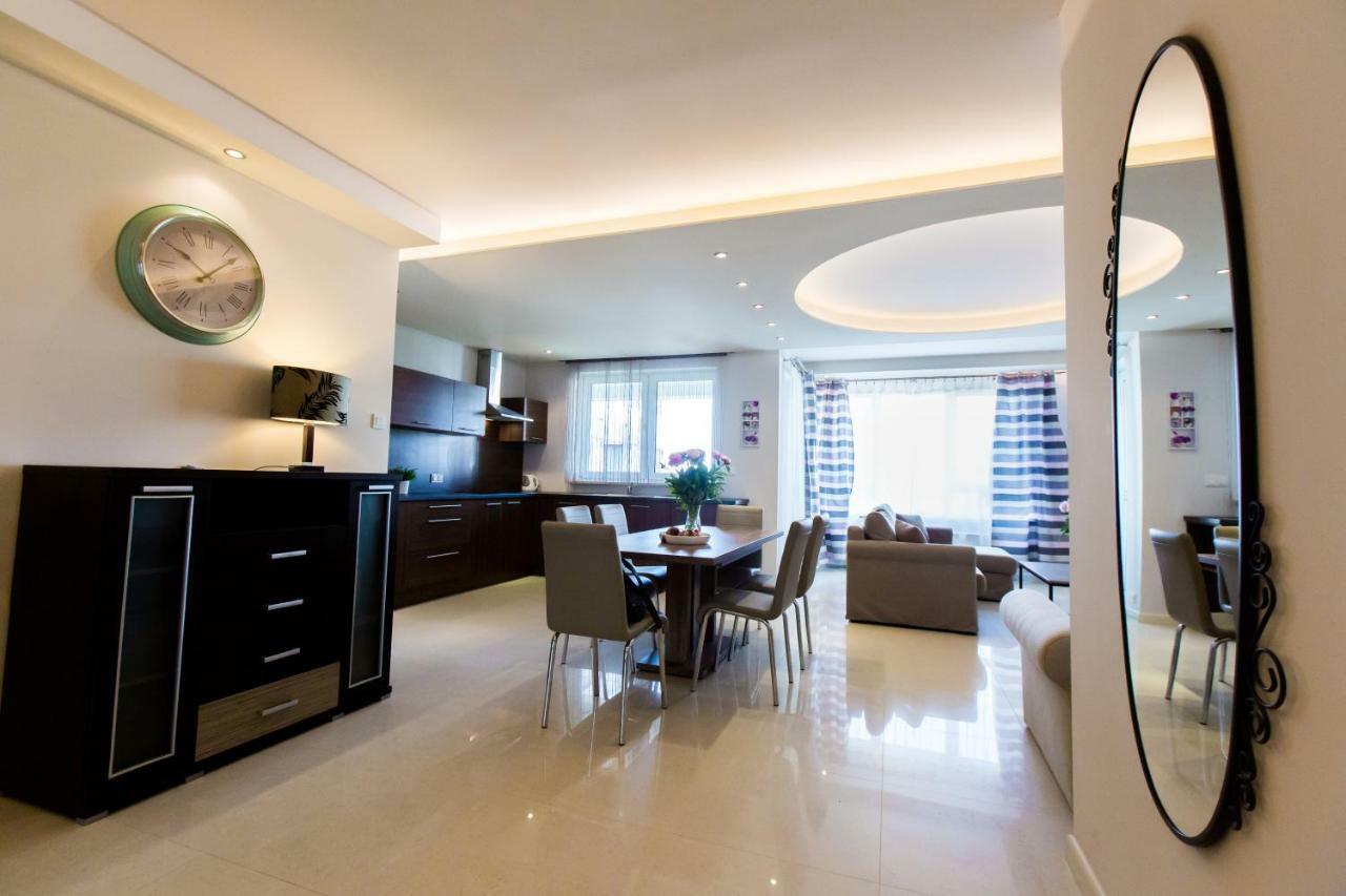 Pcd Aparthotel Ochota Варшава Екстериор снимка