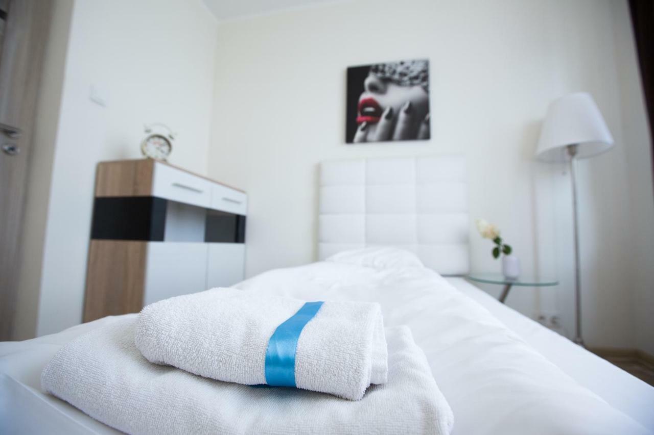 Pcd Aparthotel Ochota Варшава Екстериор снимка