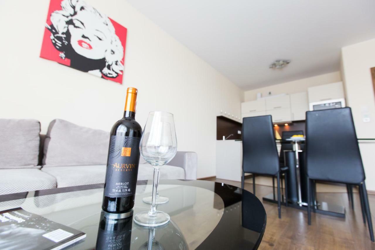 Pcd Aparthotel Ochota Варшава Екстериор снимка