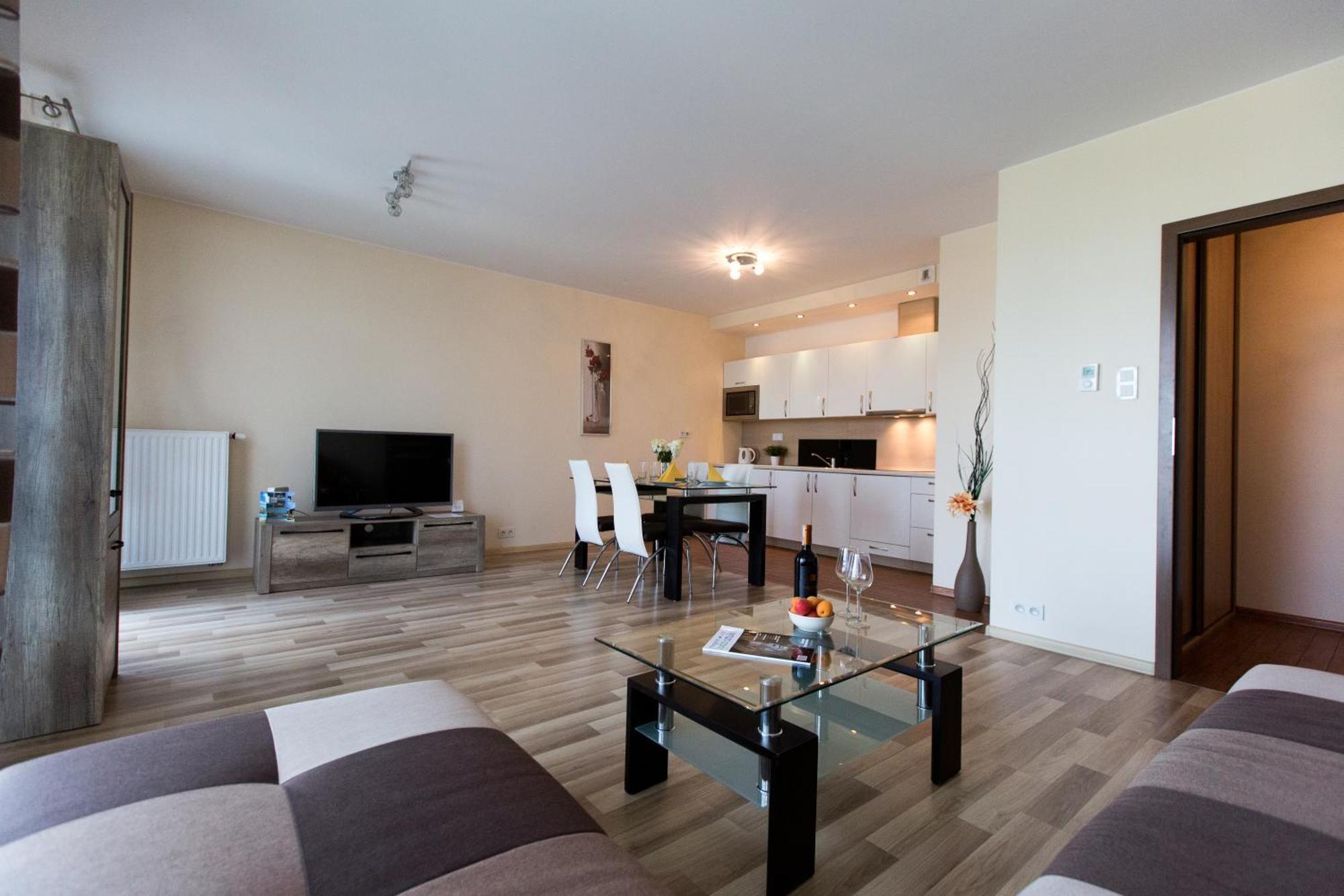 Pcd Aparthotel Ochota Варшава Екстериор снимка